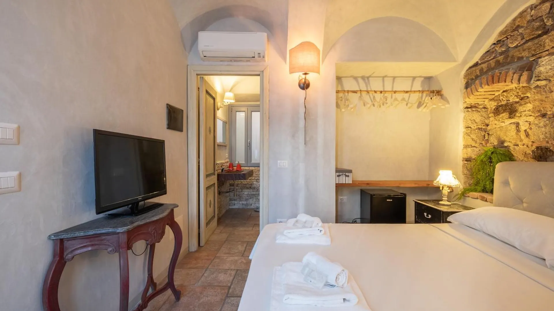 Dimoras Dimore Nel Cuore Di Olbia Italia