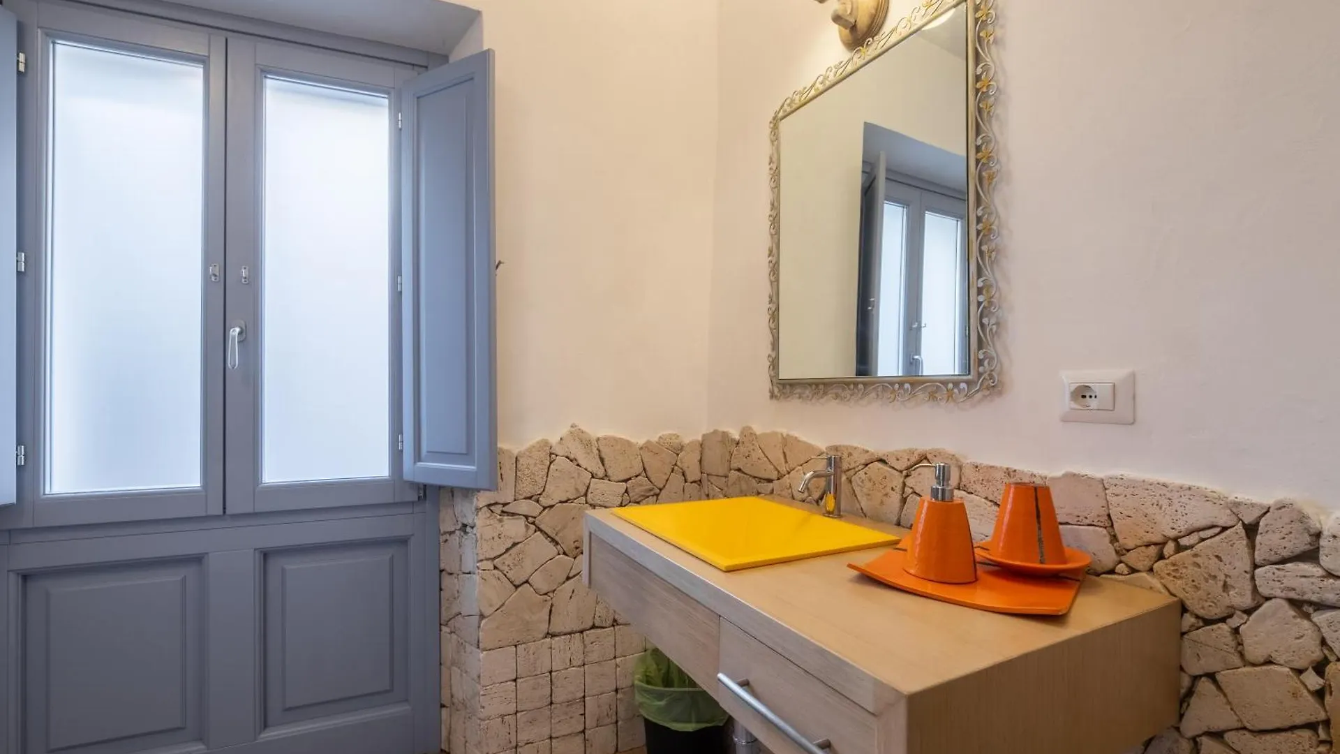 Guest house Dimoras Dimore Nel Cuore Di Olbia Italy